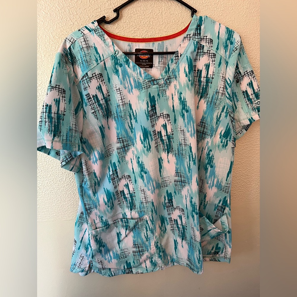 Dickies Women's Blue and White Printed Scrub Top